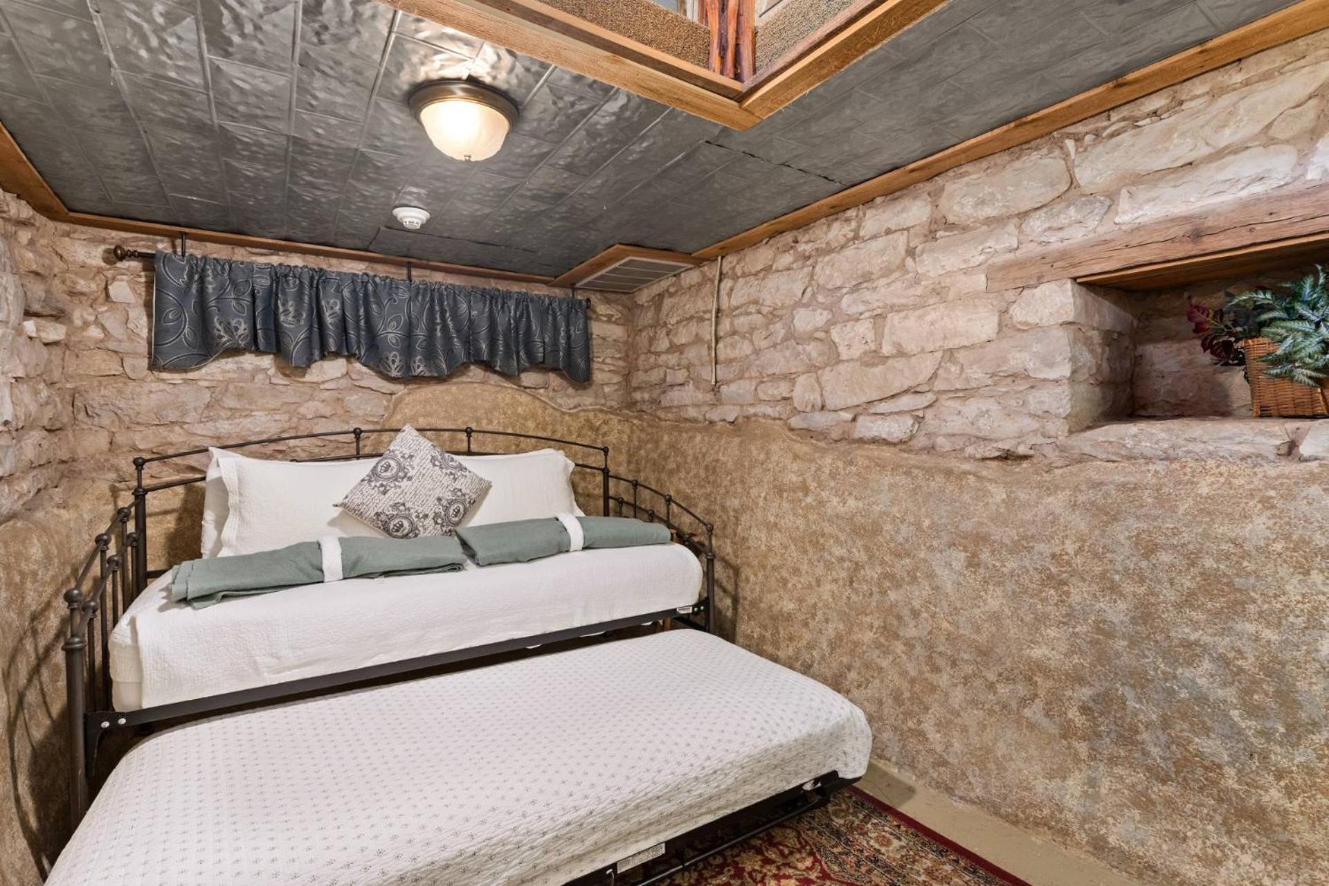Вилла #6 The Root Cellar At Garrison In Gruene Нью Браунфелс Экстерьер фото